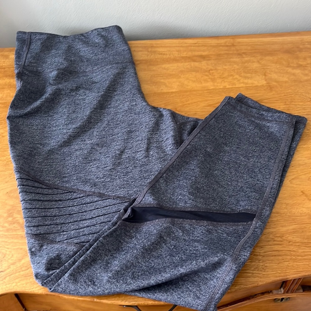Heather grey- ankle length active leggings